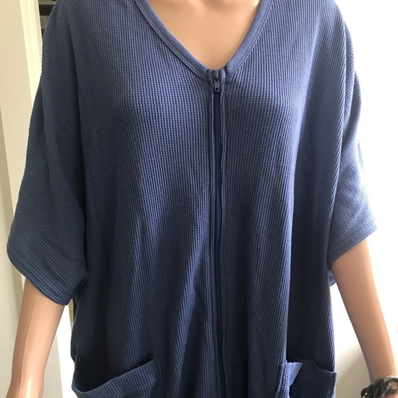 Robe-Perfect OSFM men and women. - Picture 4 of 6